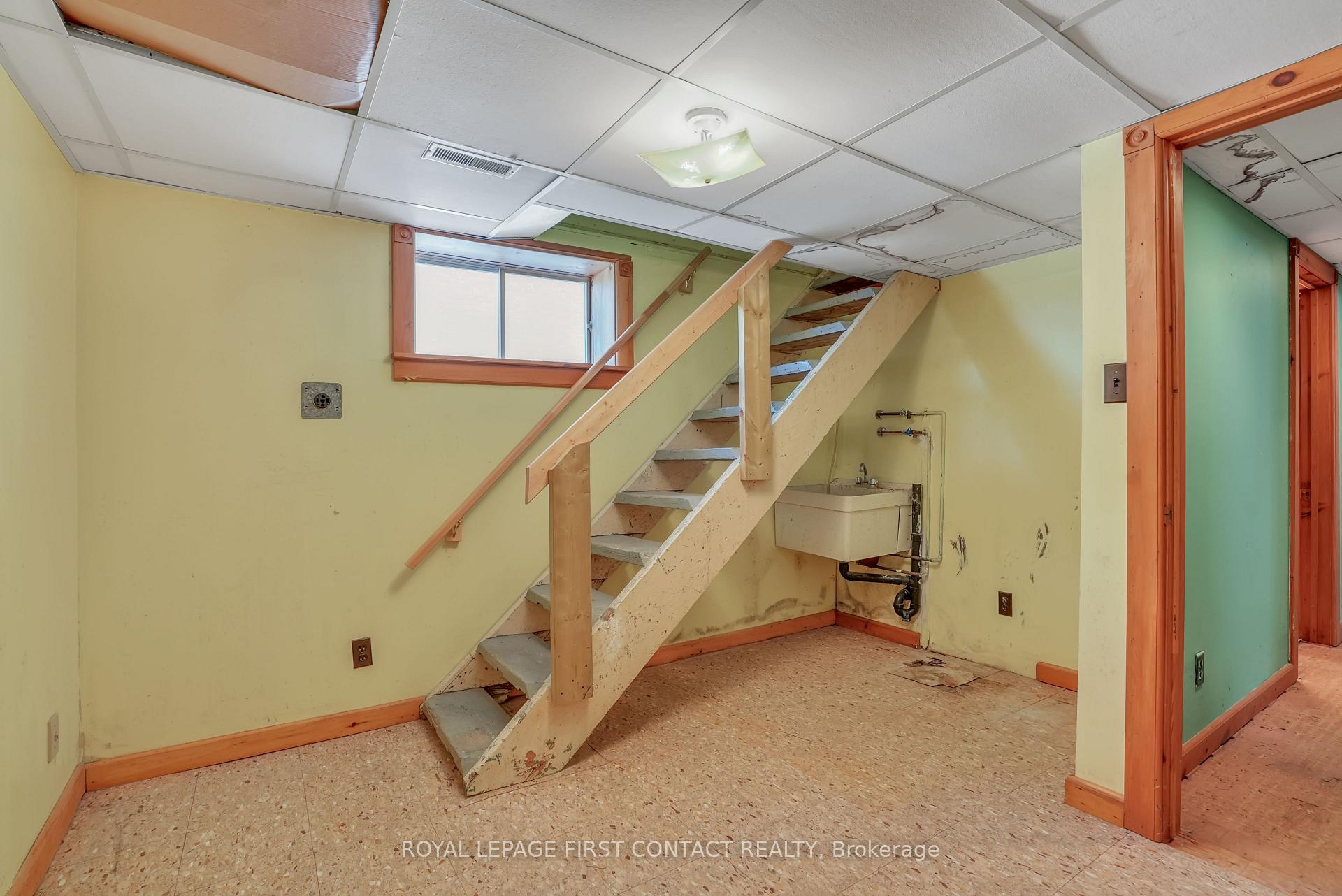 Photo 3 of 92 Worsley Street, Barrie, City Centre — HOMEH