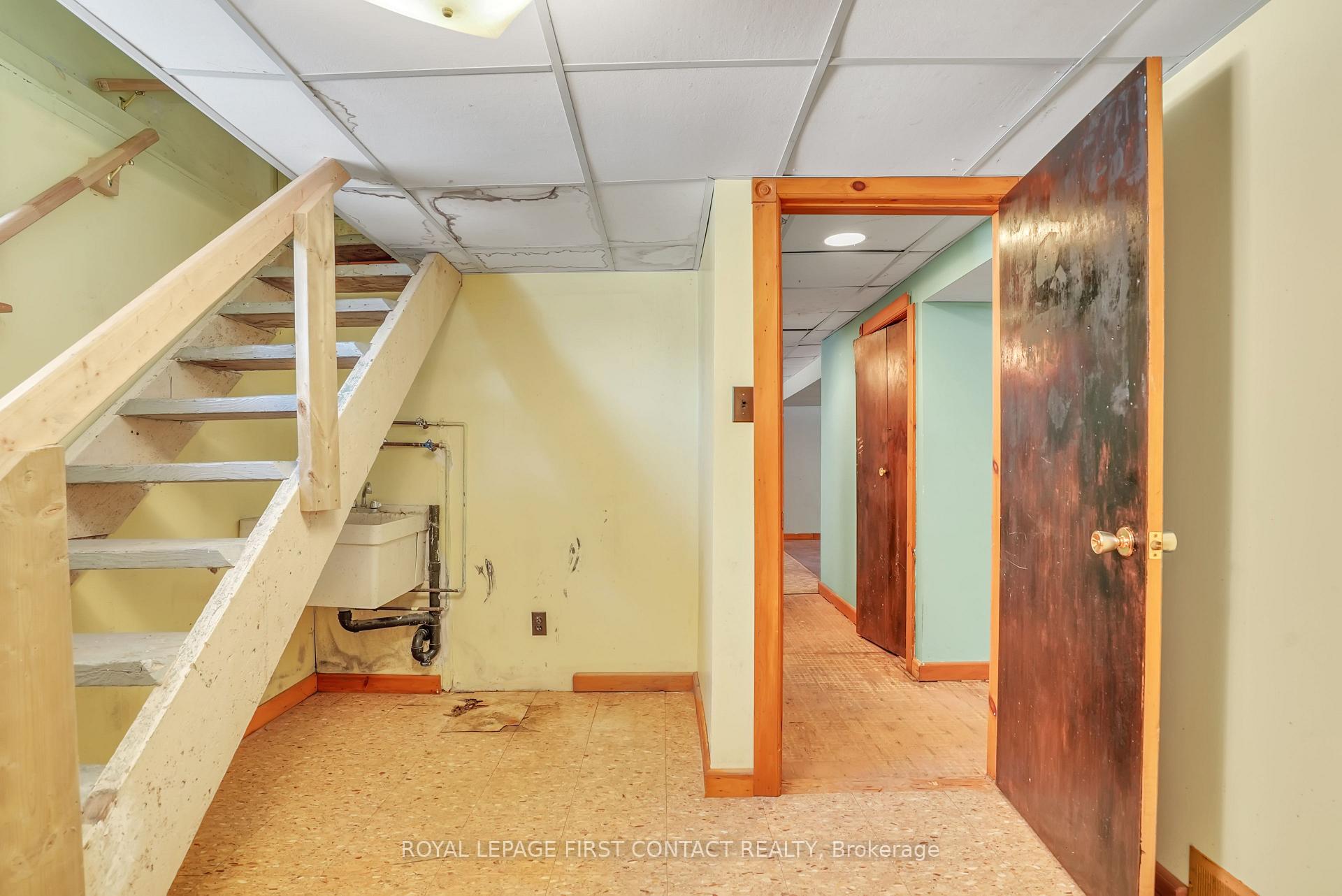 Photo 4 of 92 Worsley Street, Barrie, City Centre — HOMEH
