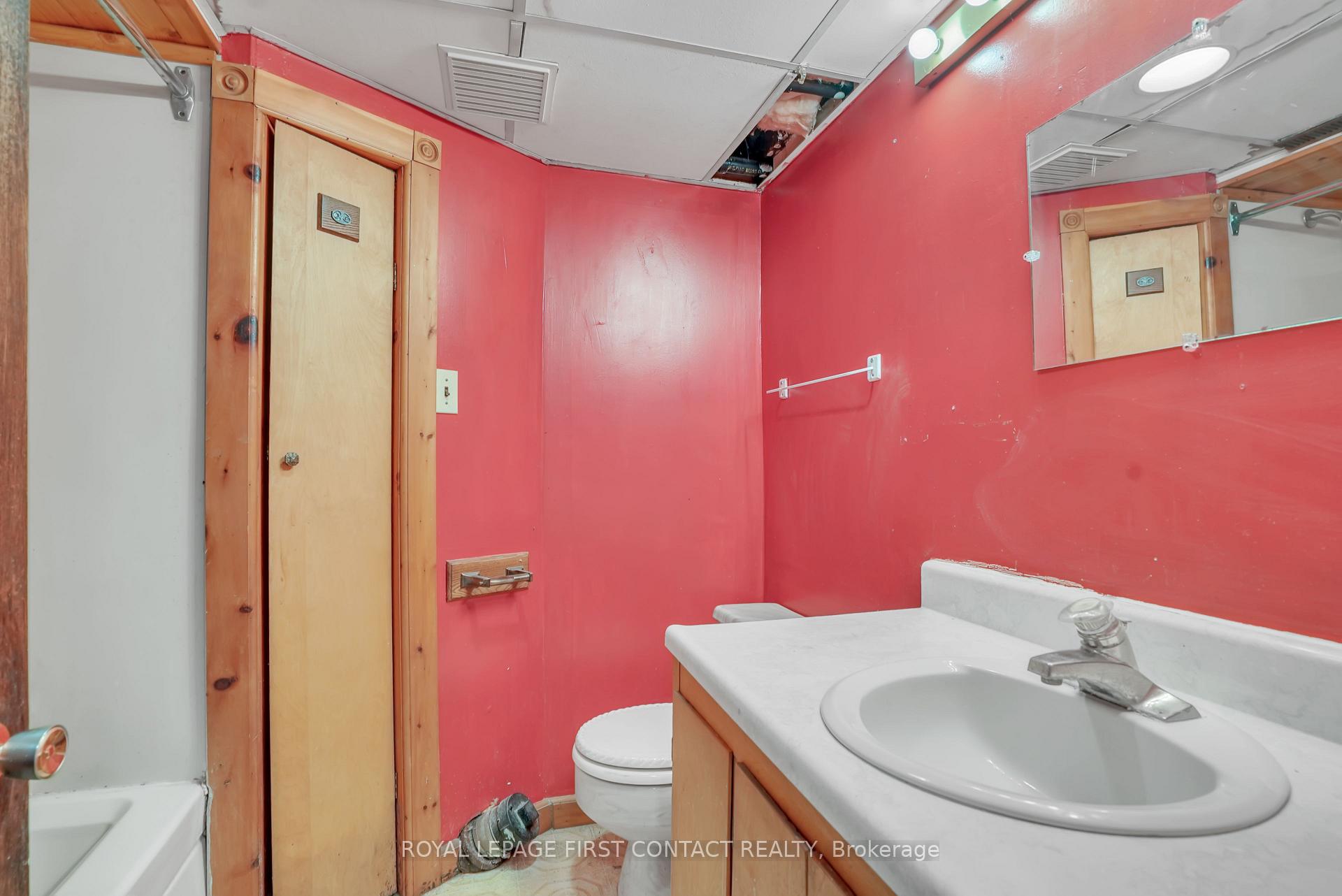 Photo 7 of 92 Worsley Street, Barrie, City Centre — HOMEH