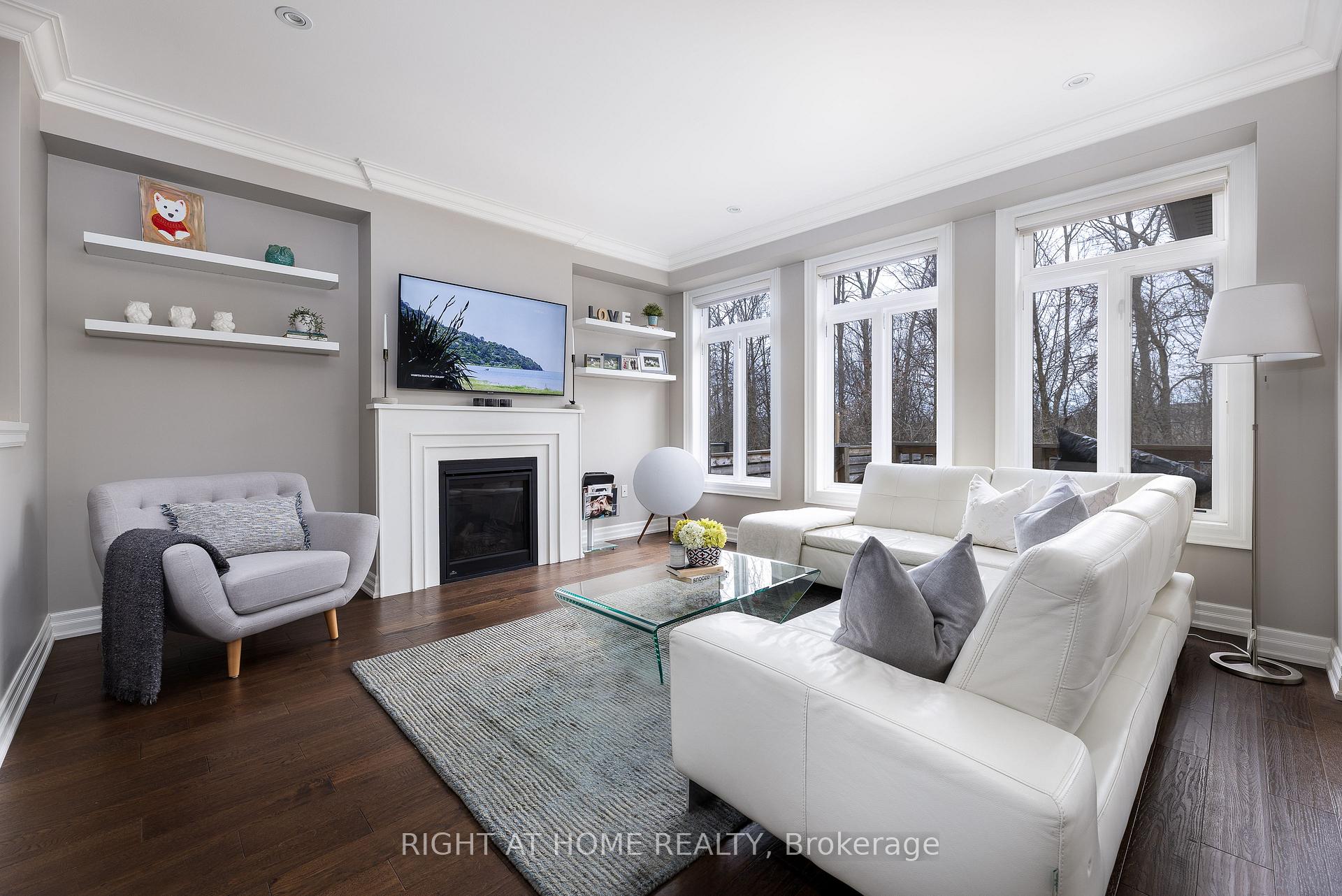 Photo 4 of 64 Winslow Way, Hamilton, Stoney Creek Mountain — HOMEH