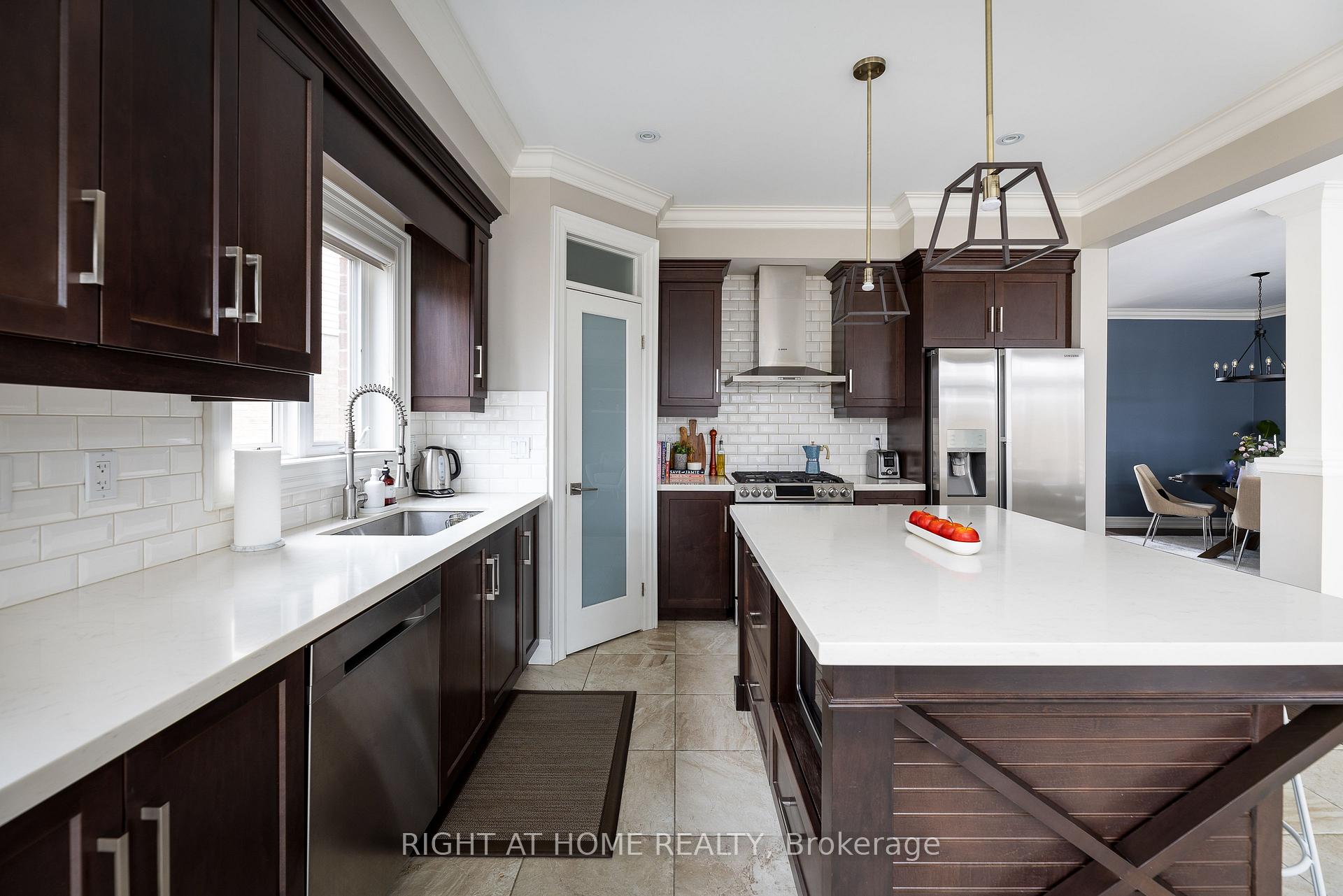 Photo 6 of 64 Winslow Way, Hamilton, Stoney Creek Mountain — HOMEH