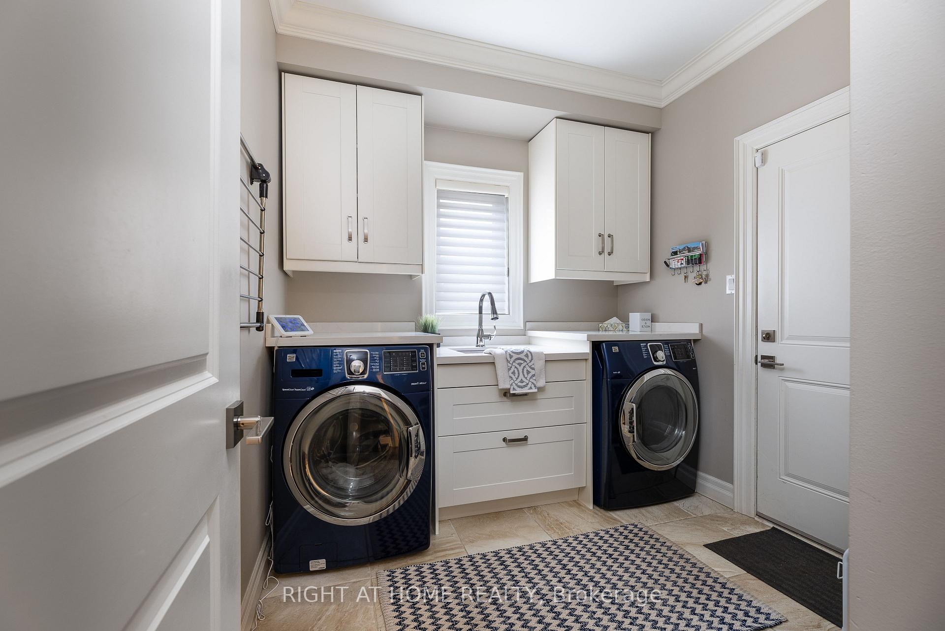 Photo 10 of 64 Winslow Way, Hamilton, Stoney Creek Mountain — HOMEH