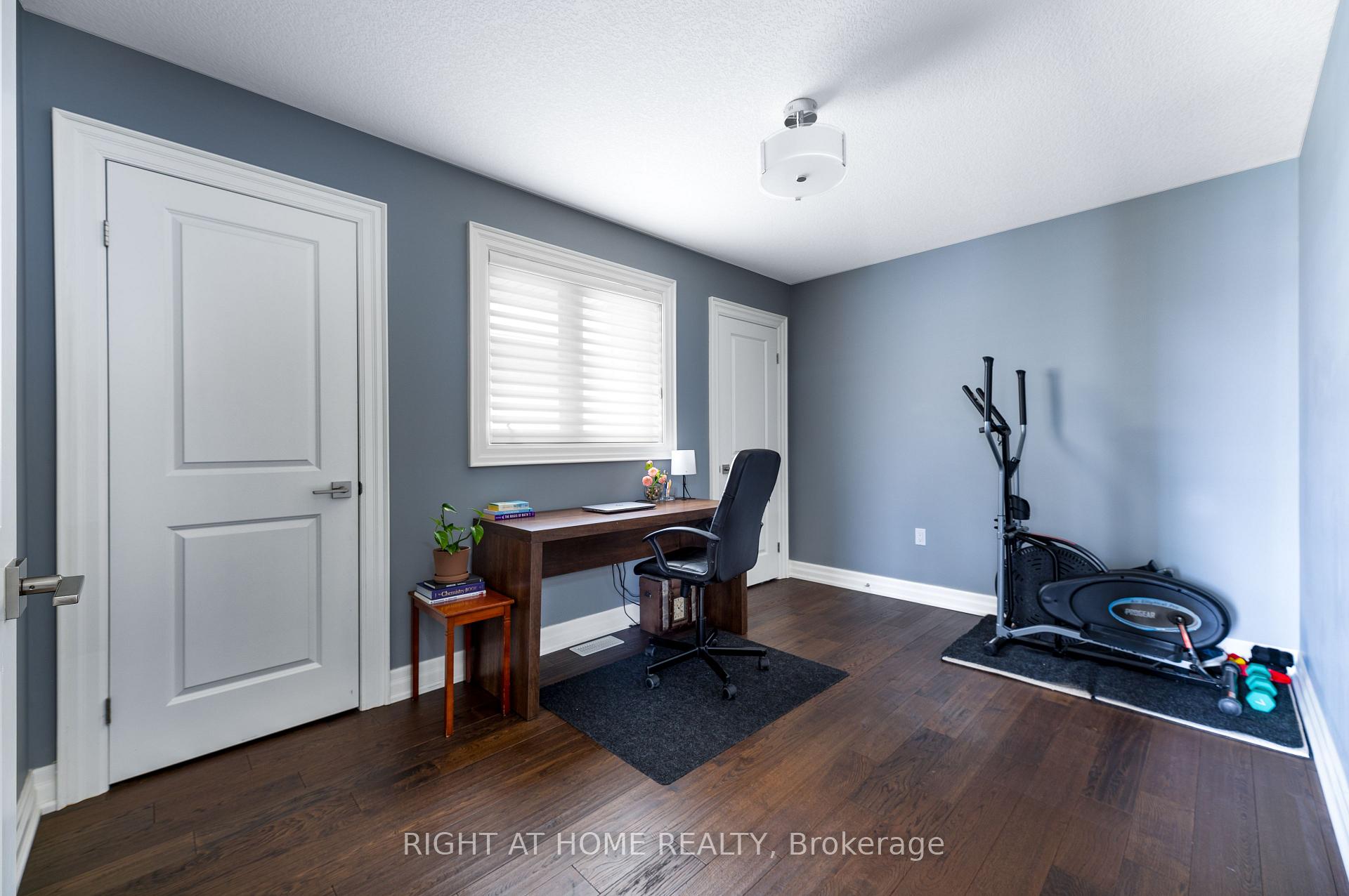 Photo 12 of 64 Winslow Way, Hamilton, Stoney Creek Mountain — HOMEH