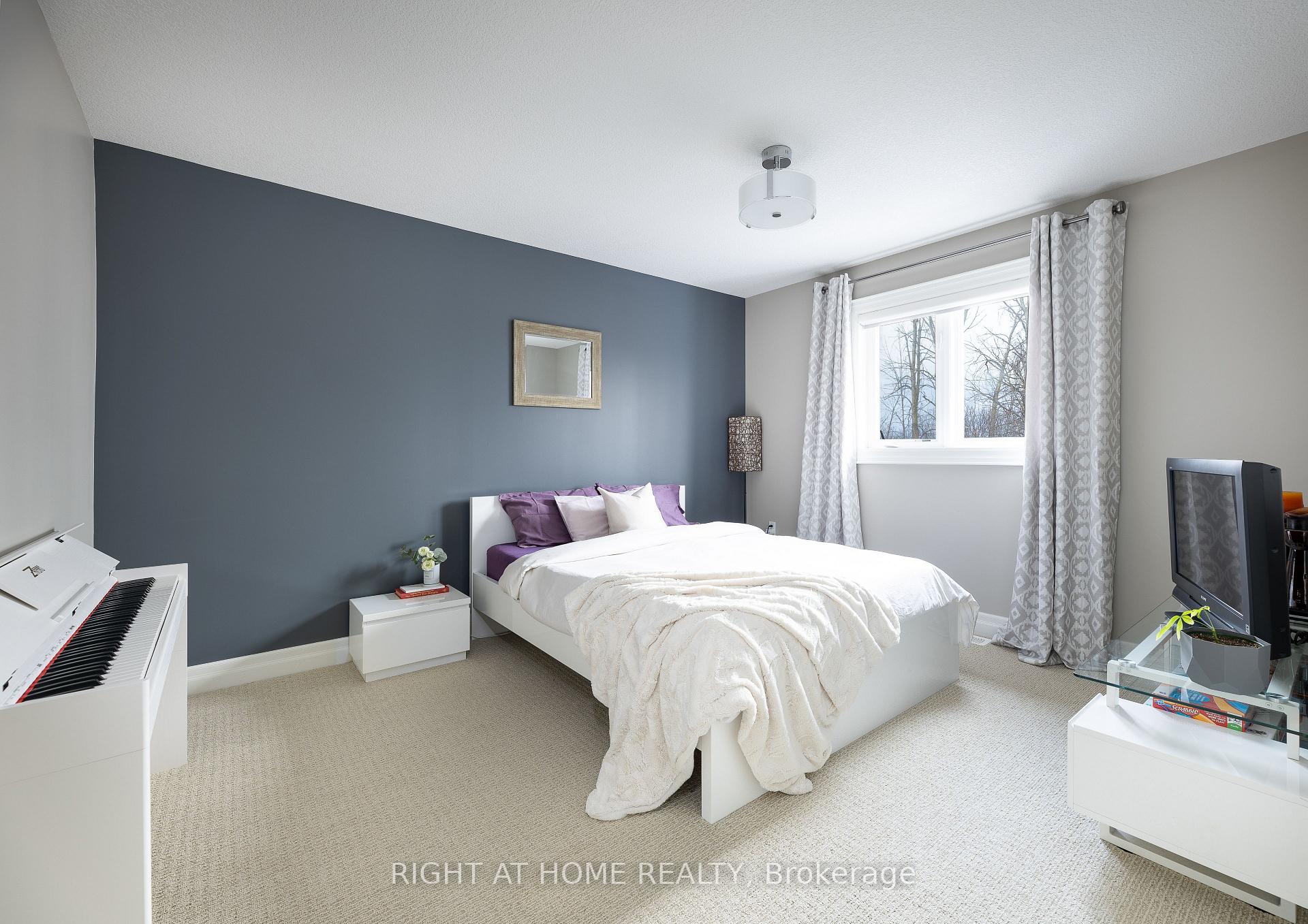 Photo 13 of 64 Winslow Way, Hamilton, Stoney Creek Mountain — HOMEH
