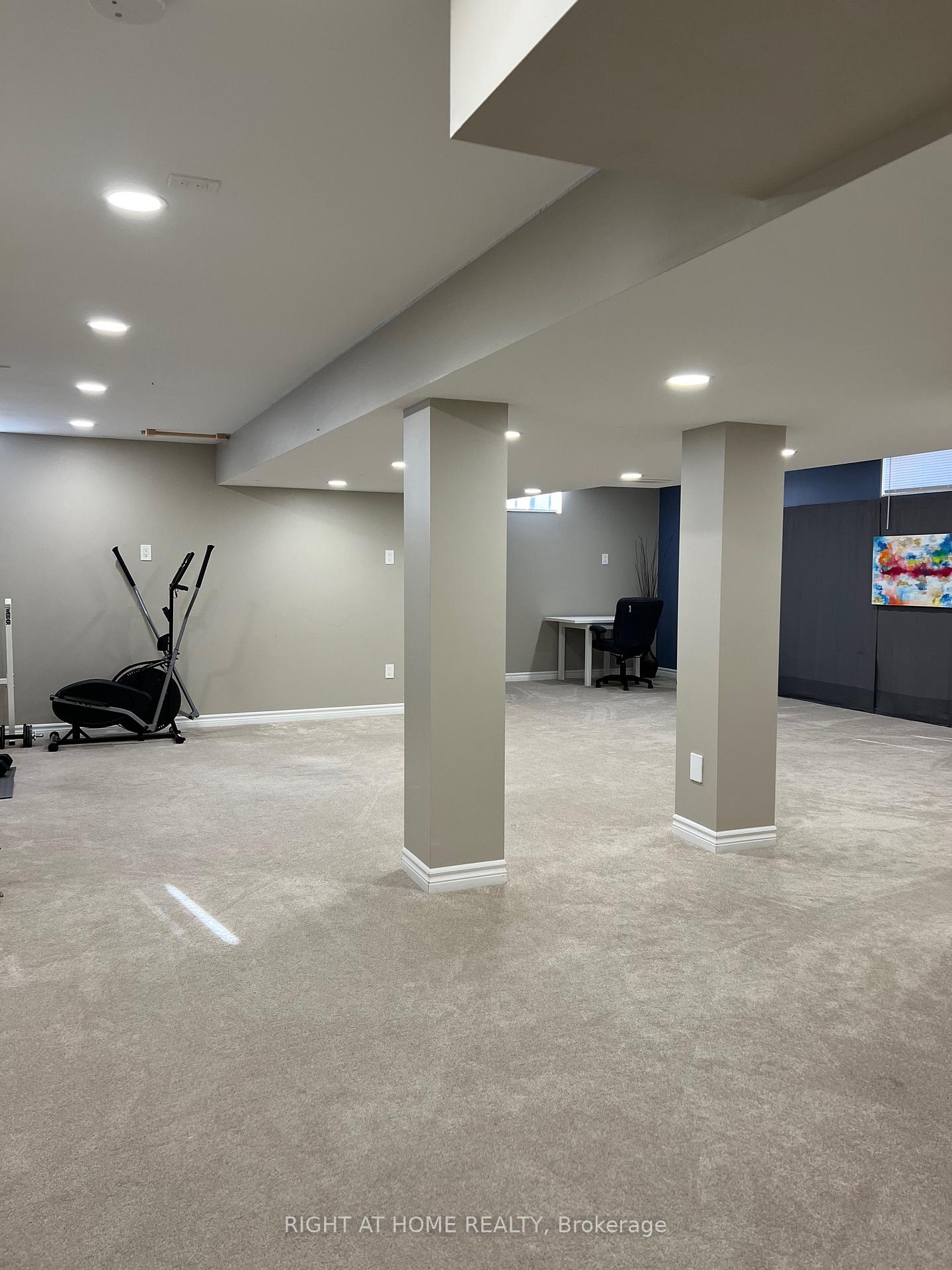Photo 20 of 64 Winslow Way, Hamilton, Stoney Creek Mountain — HOMEH
