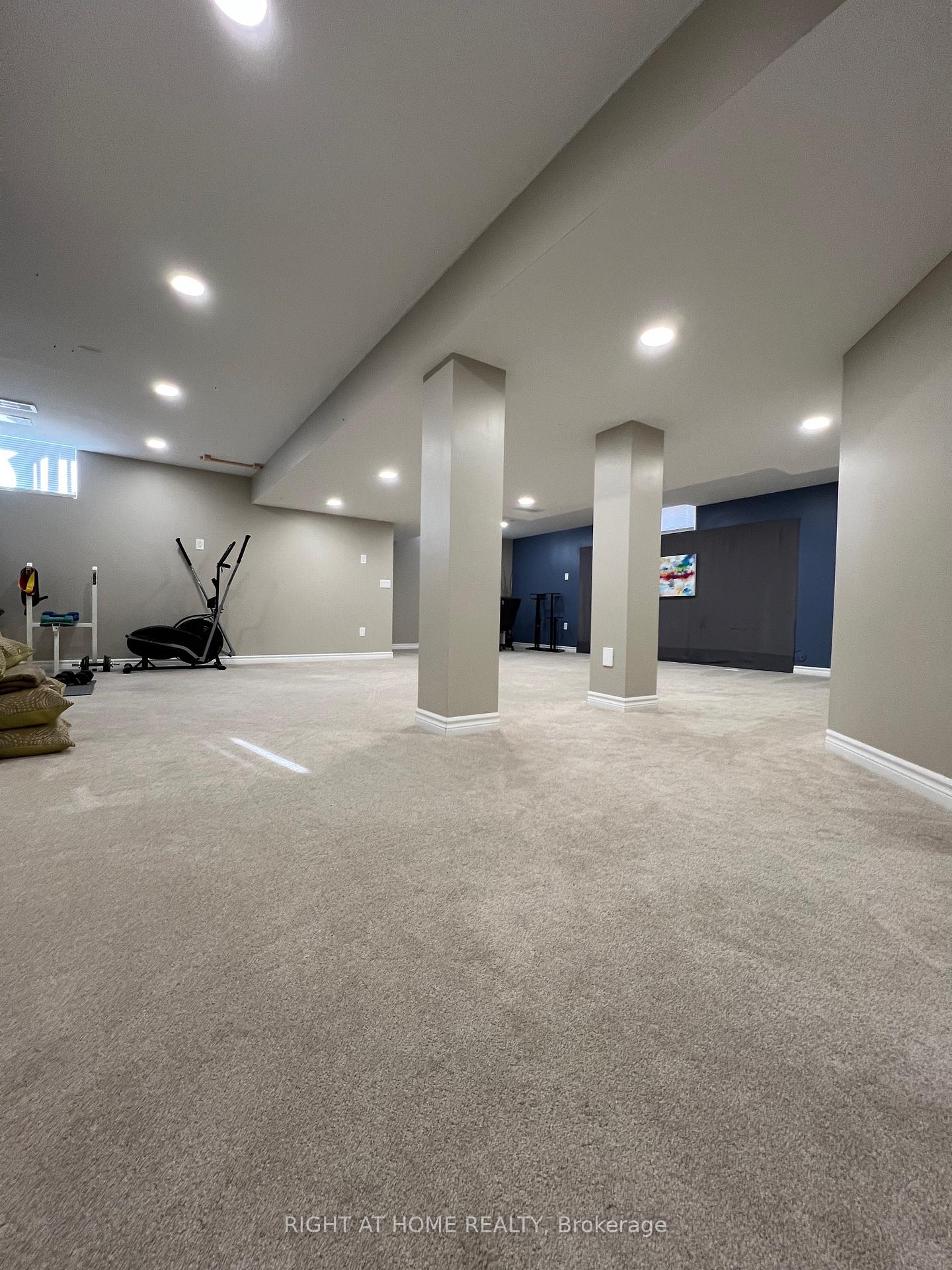 Photo 21 of 64 Winslow Way, Hamilton, Stoney Creek Mountain — HOMEH