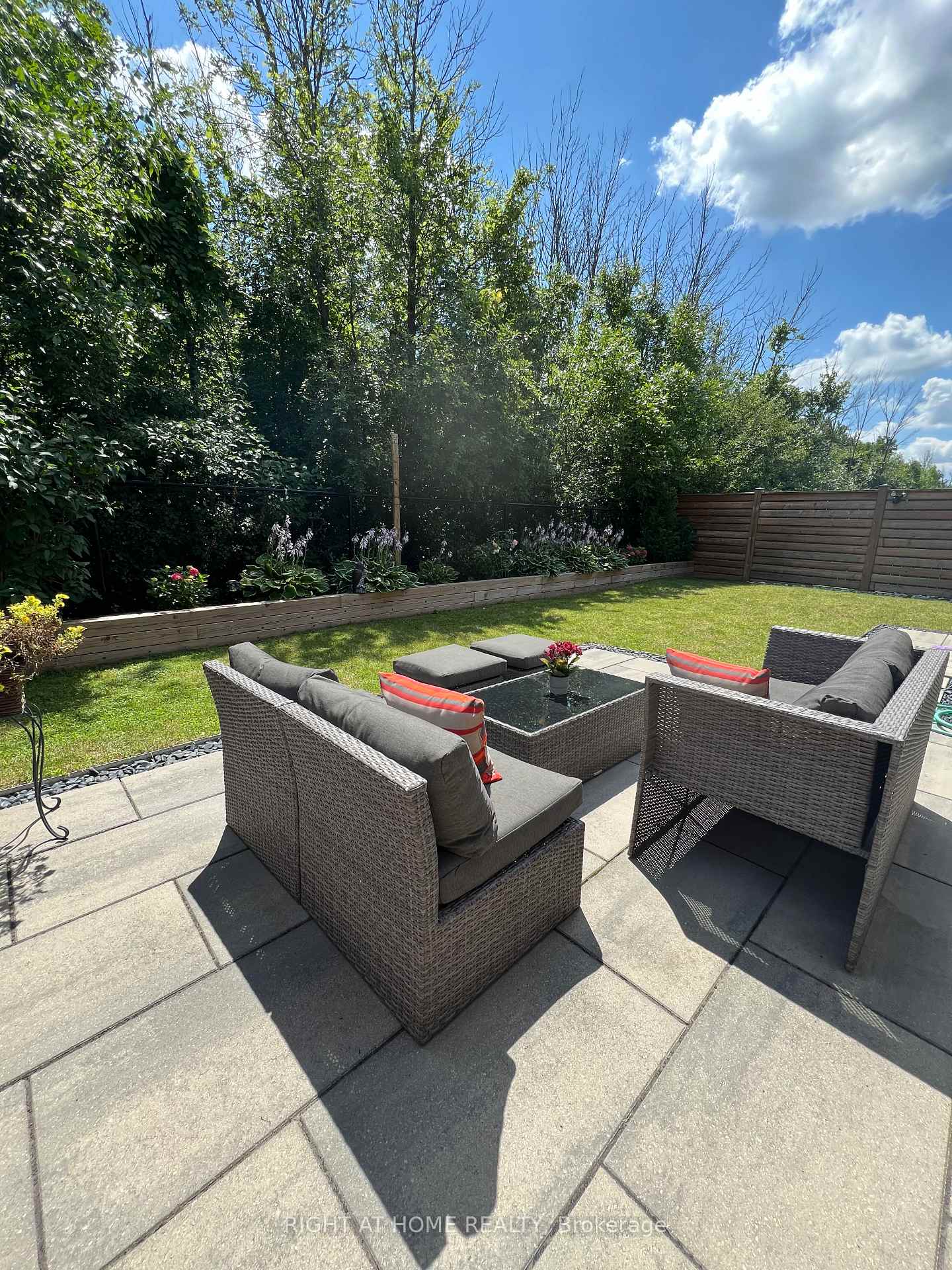 Photo 23 of 64 Winslow Way, Hamilton, Stoney Creek Mountain — HOMEH
