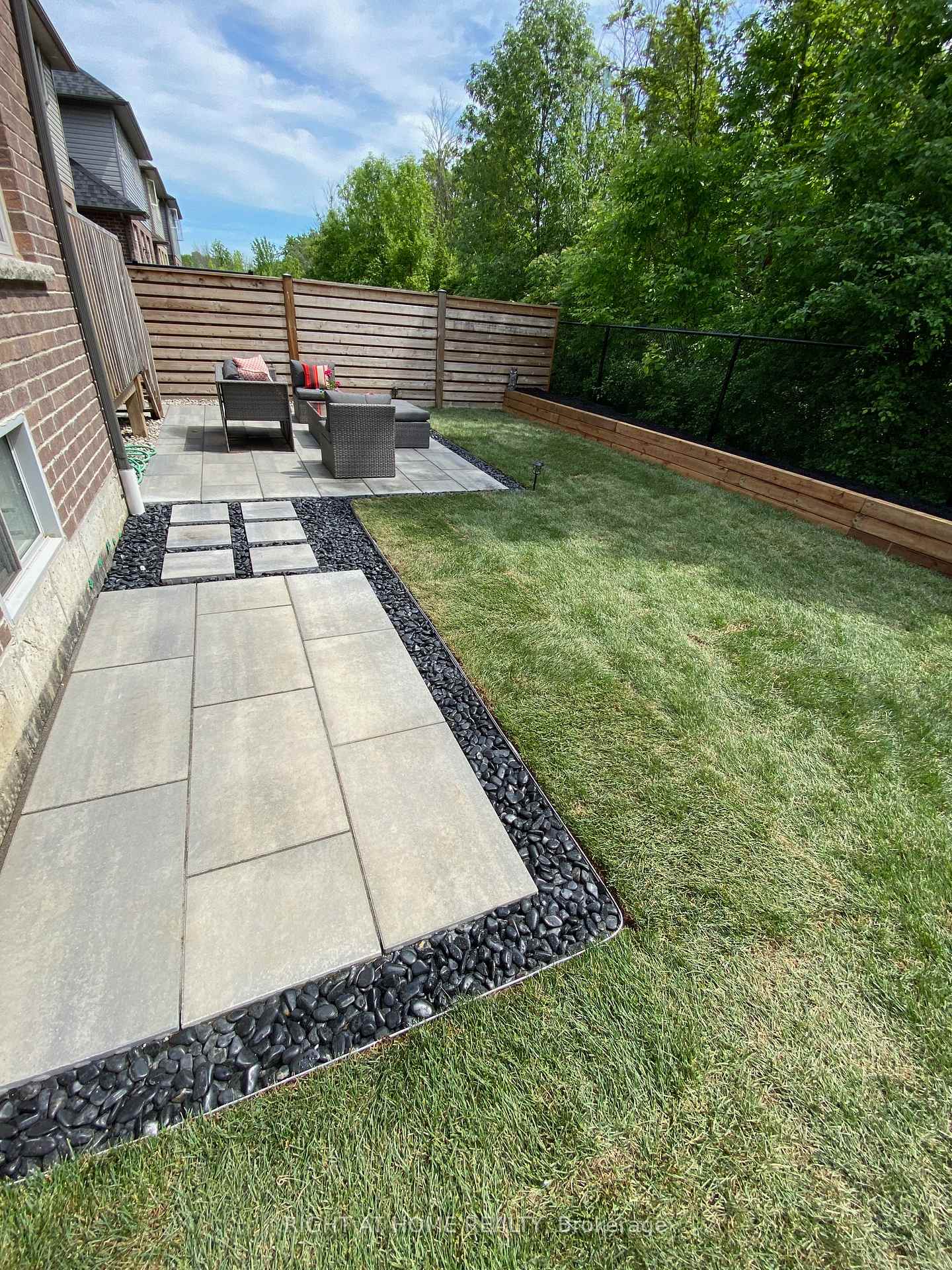 Photo 25 of 64 Winslow Way, Hamilton, Stoney Creek Mountain — HOMEH
