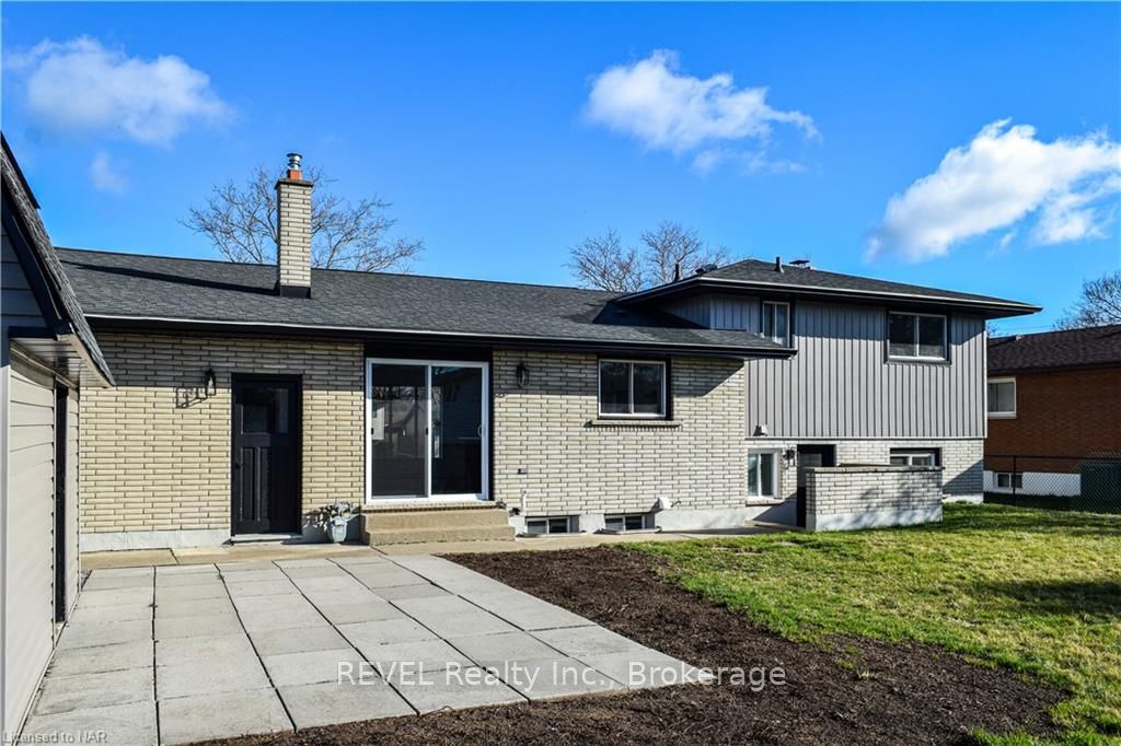 Photo 3 of 2 Florence Street, St. Catharines, Lakeport — HOMEH