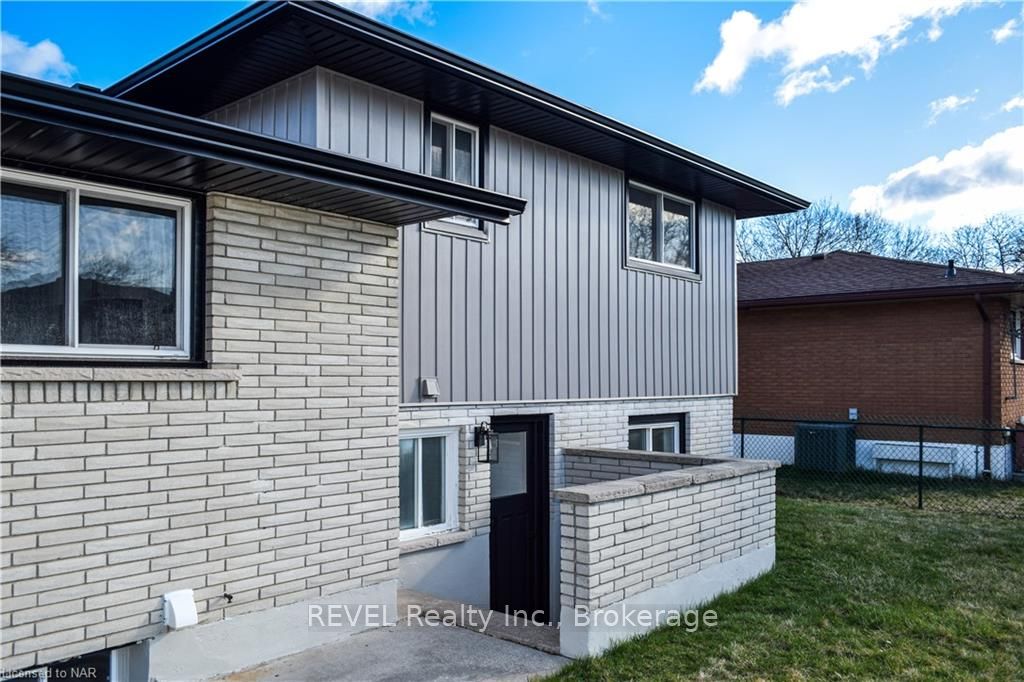 Photo 4 of 2 Florence Street, St. Catharines, Lakeport — HOMEH
