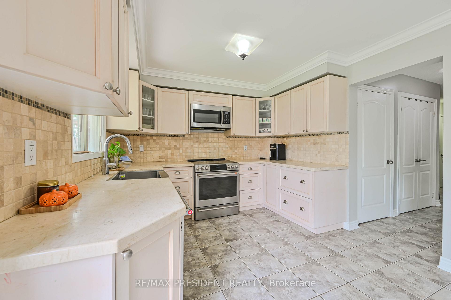 Photo 5 of 351 Rutherford Road N, Brampton, Madoc — HOMEH