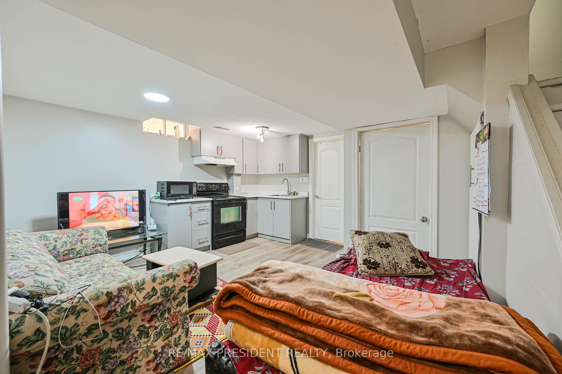 Photo 21 of 351 Rutherford Road N, Brampton, Madoc — HOMEH
