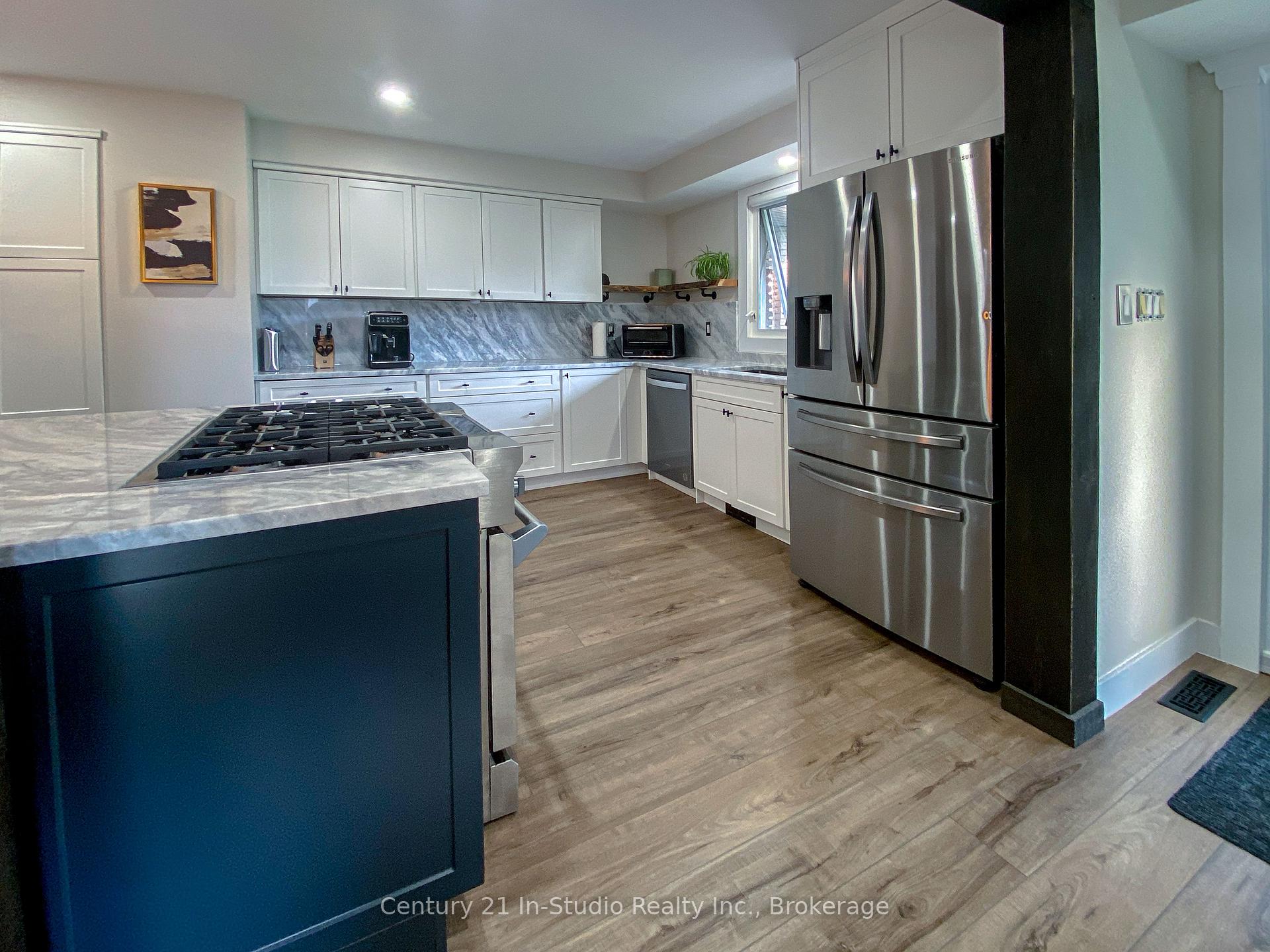 Photo 2 of 20 Mohawk Crescent, Central Huron, Clinton — HOMEH