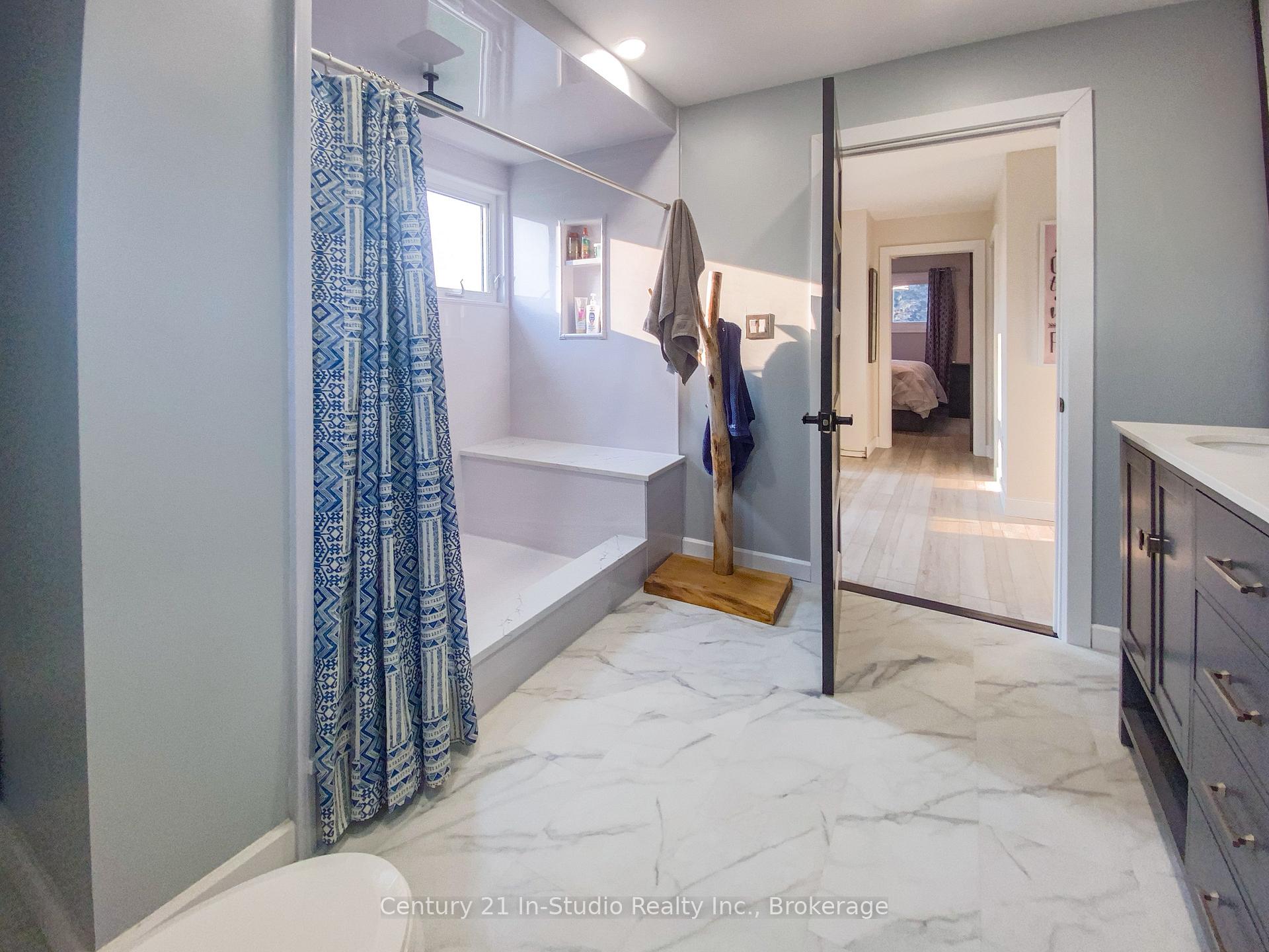 Photo 8 of 20 Mohawk Crescent, Central Huron, Clinton — HOMEH