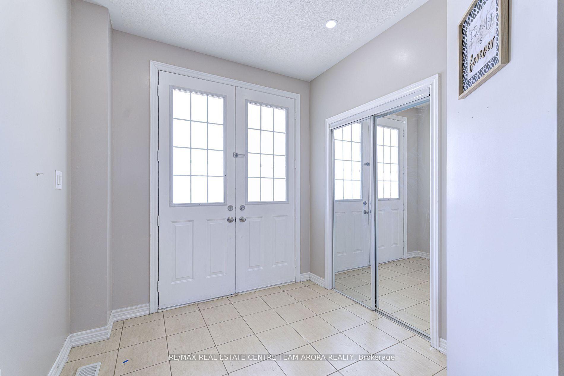 Photo 2 of 43 Vezna Crescent, Brampton, Credit Valley — HOMEH