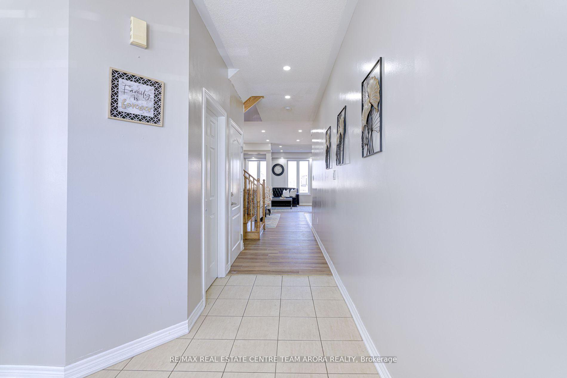 Photo 3 of 43 Vezna Crescent, Brampton, Credit Valley — HOMEH