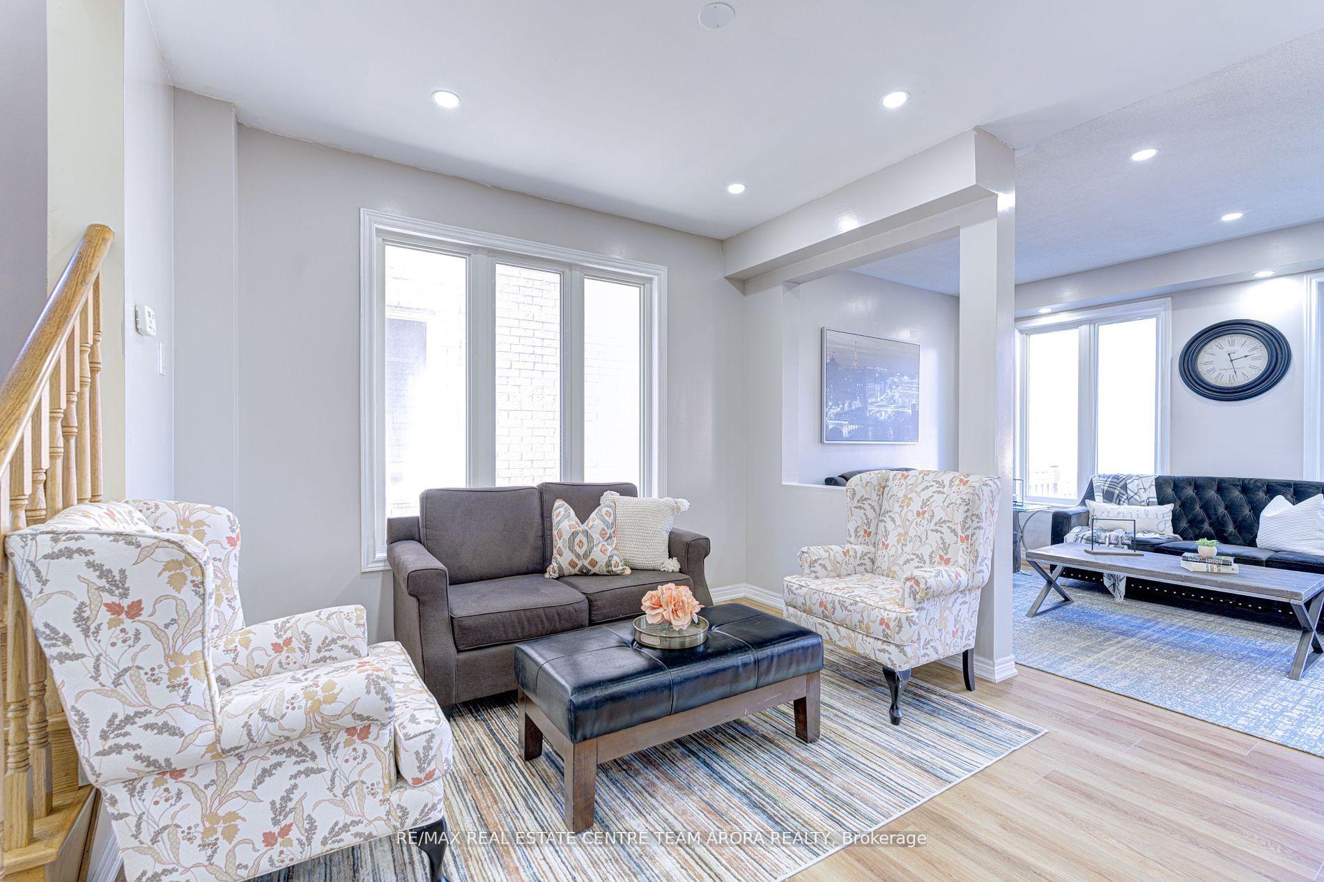 Photo 4 of 43 Vezna Crescent, Brampton, Credit Valley — HOMEH