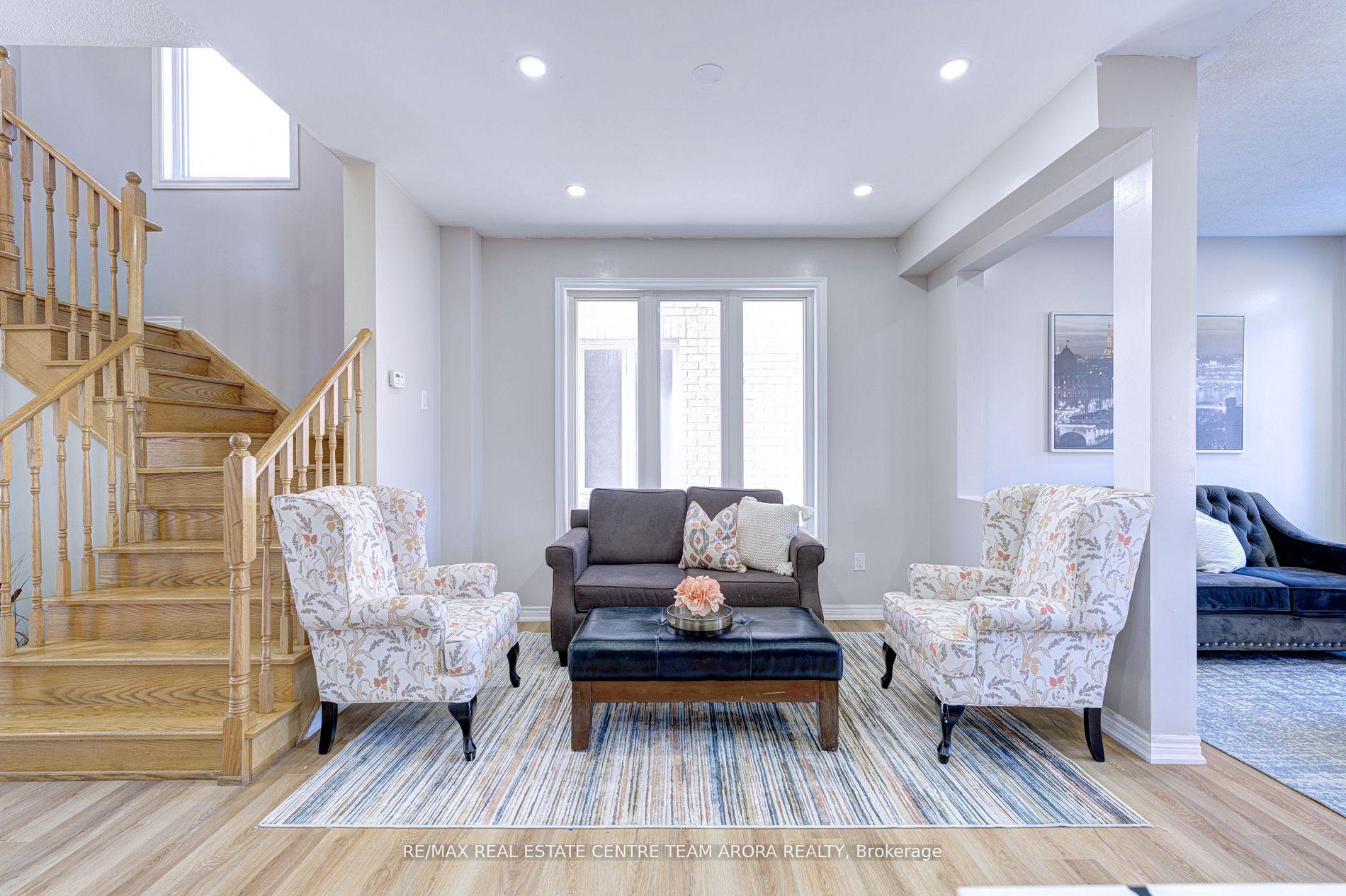 Photo 5 of 43 Vezna Crescent, Brampton, Credit Valley — HOMEH