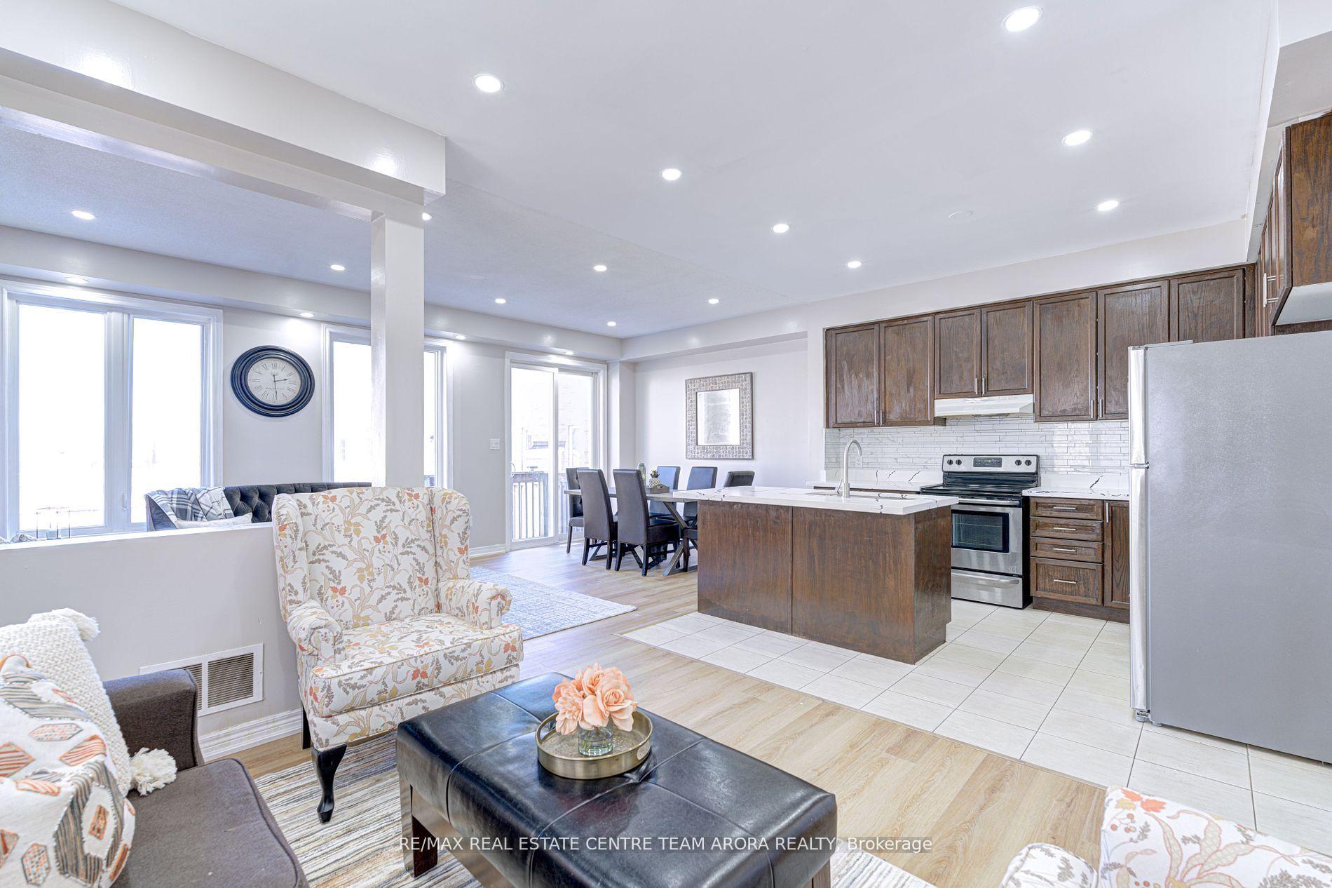 Photo 6 of 43 Vezna Crescent, Brampton, Credit Valley — HOMEH