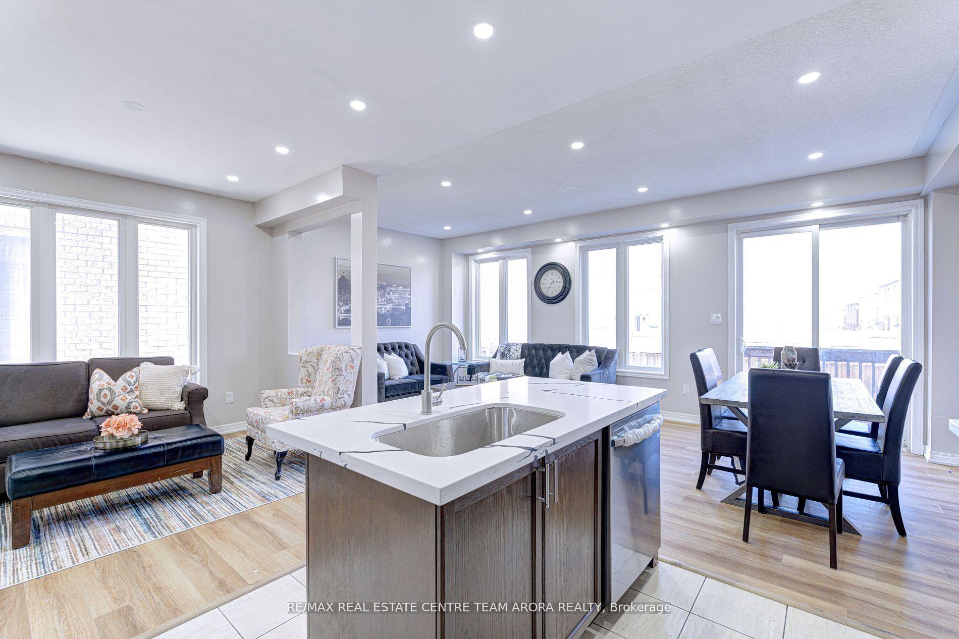 Photo 12 of 43 Vezna Crescent, Brampton, Credit Valley — HOMEH