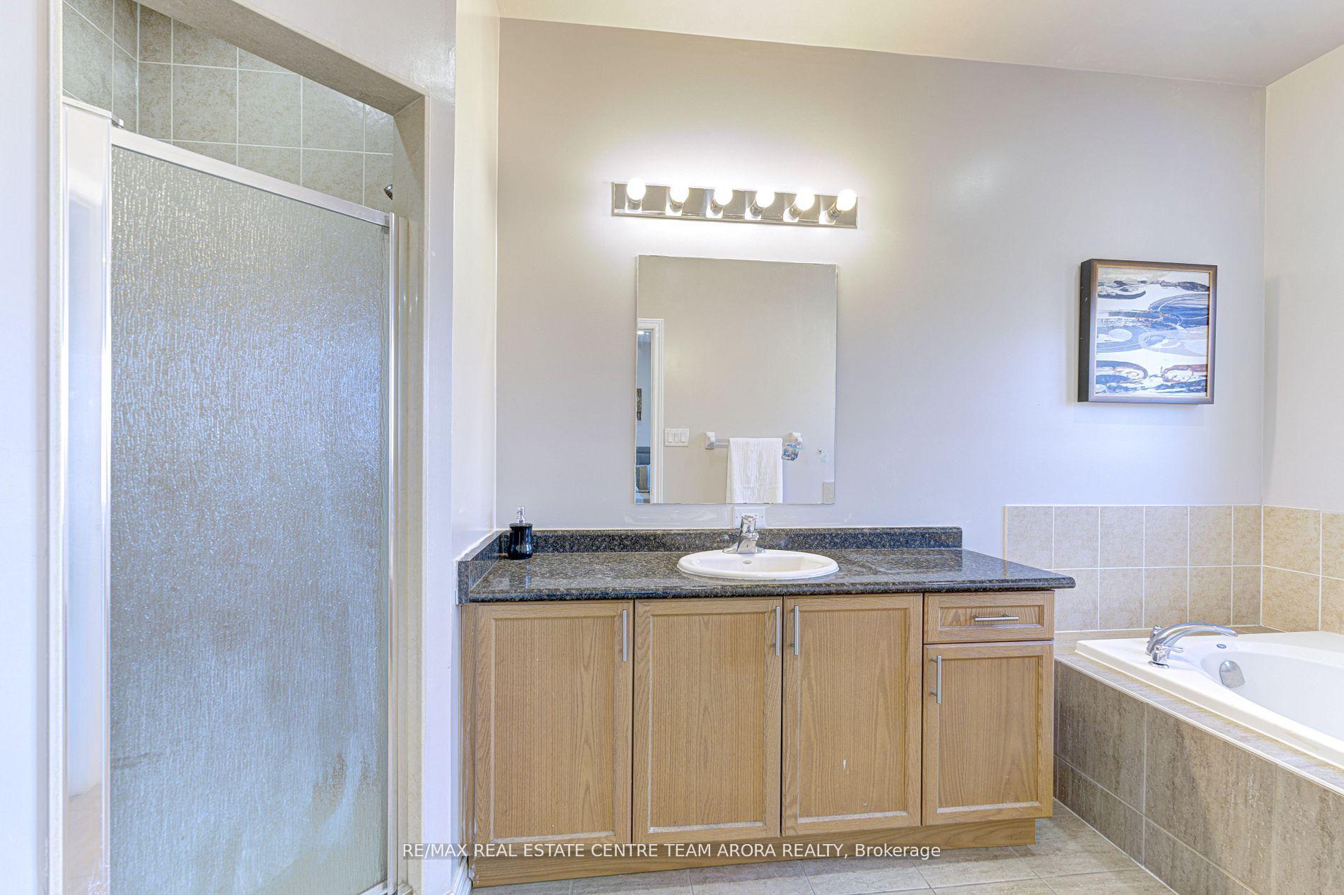 Photo 19 of 43 Vezna Crescent, Brampton, Credit Valley — HOMEH