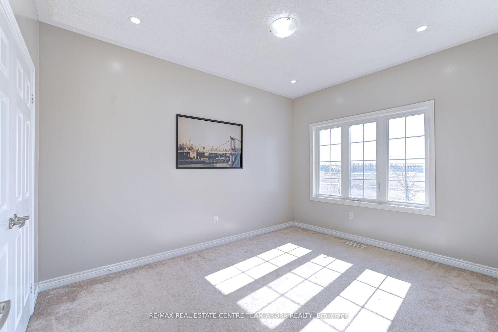 Photo 21 of 43 Vezna Crescent, Brampton, Credit Valley — HOMEH