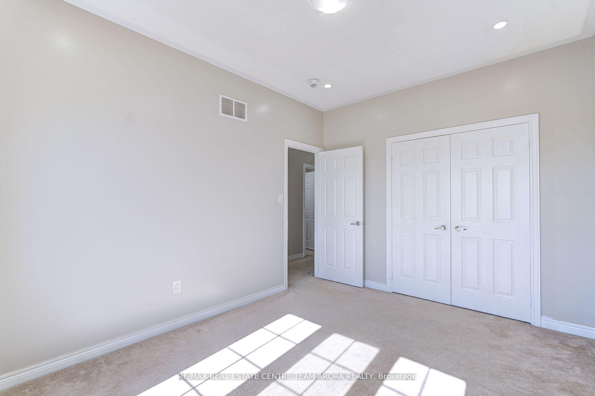 Photo 22 of 43 Vezna Crescent, Brampton, Credit Valley — HOMEH