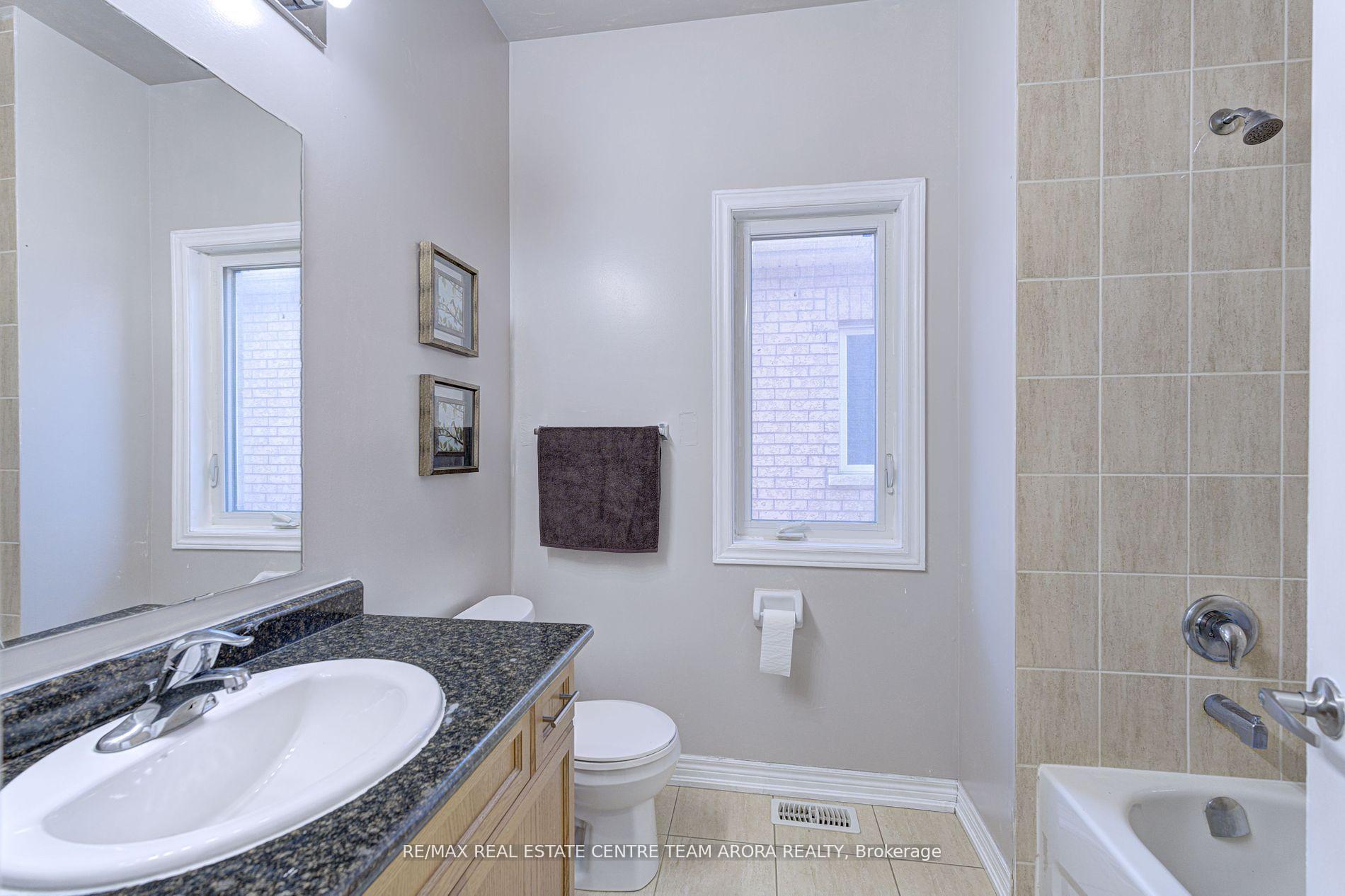 Photo 23 of 43 Vezna Crescent, Brampton, Credit Valley — HOMEH
