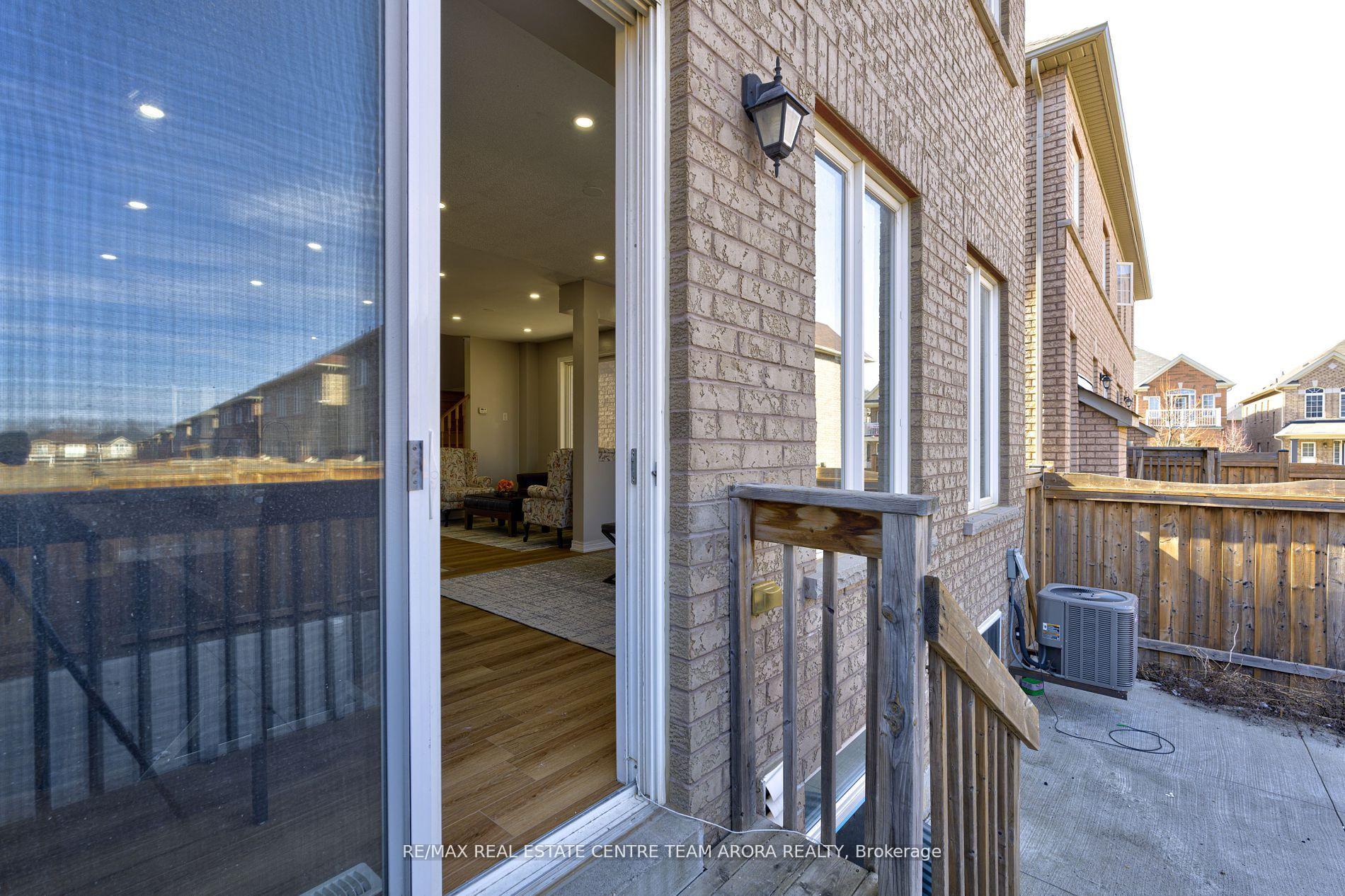 Photo 28 of 43 Vezna Crescent, Brampton, Credit Valley — HOMEH