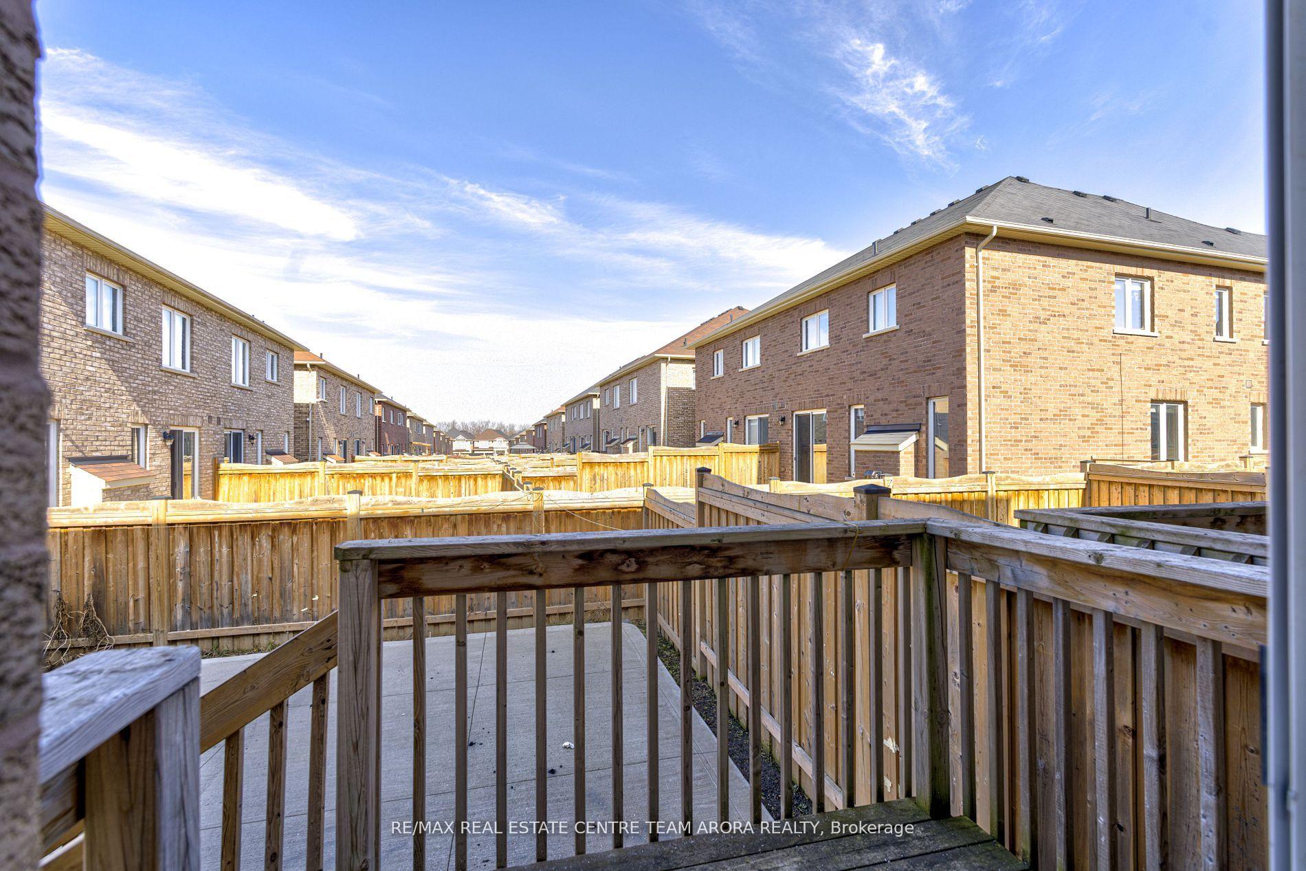 Photo 29 of 43 Vezna Crescent, Brampton, Credit Valley — HOMEH