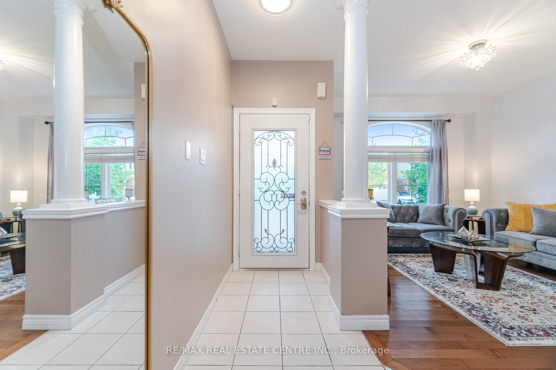 Photo 3 of 343 Montreal Circle, Hamilton, Winona Park — HOMEH