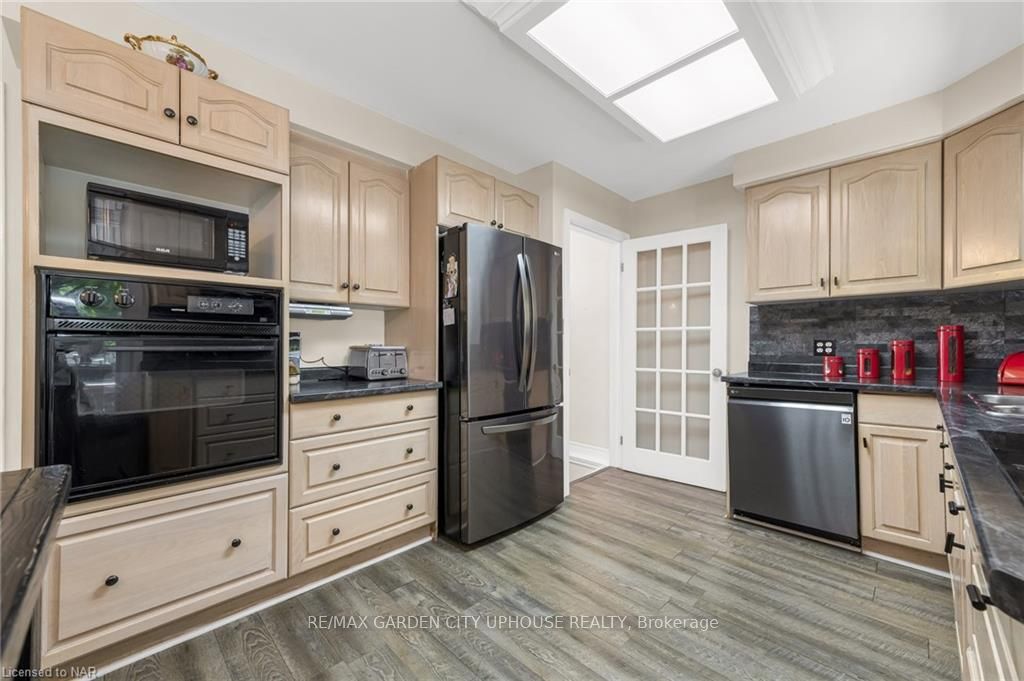 Photo 5 of 48 Shetland Crescent, St. Catharines, E. Chester — HOMEH