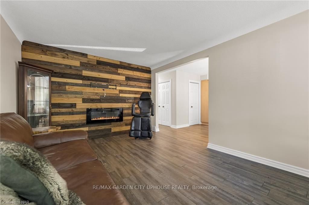 Photo 6 of 48 Shetland Crescent, St. Catharines, E. Chester — HOMEH