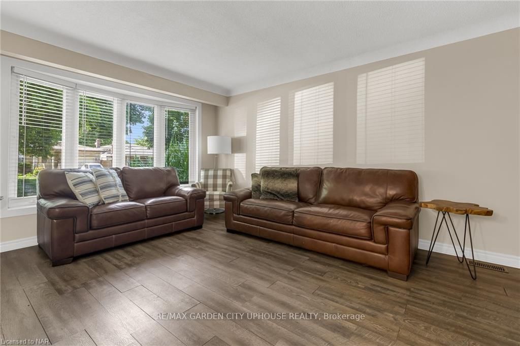 Photo 7 of 48 Shetland Crescent, St. Catharines, E. Chester — HOMEH