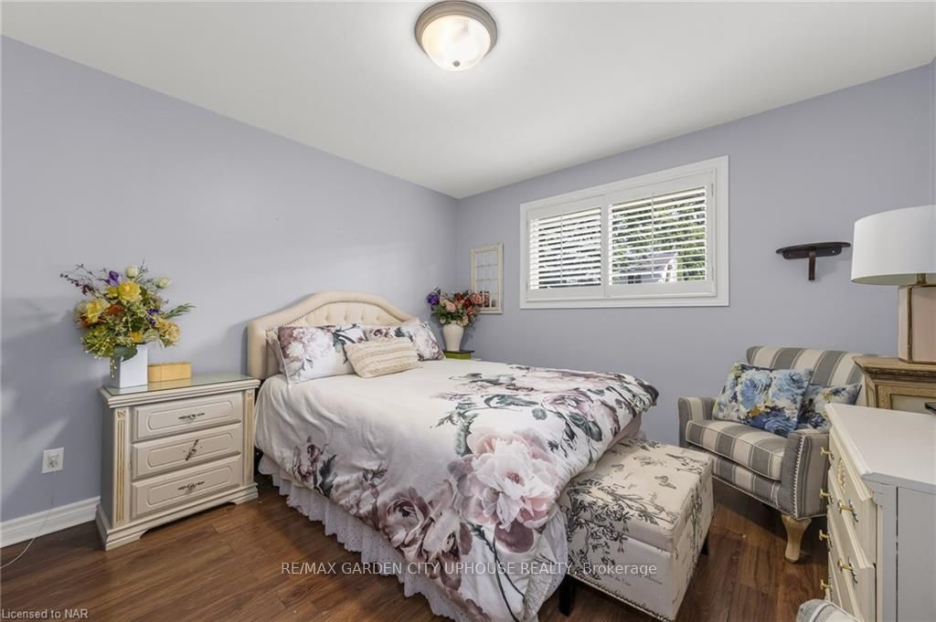 Photo 9 of 48 Shetland Crescent, St. Catharines, E. Chester — HOMEH