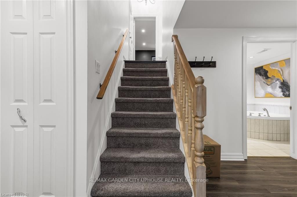 Photo 12 of 48 Shetland Crescent, St. Catharines, E. Chester — HOMEH