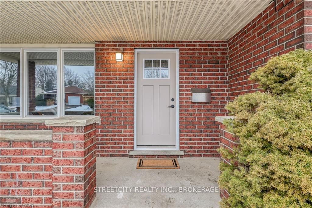 Photo 4 of 45 Neal Avenue, St. Thomas — HOMEH