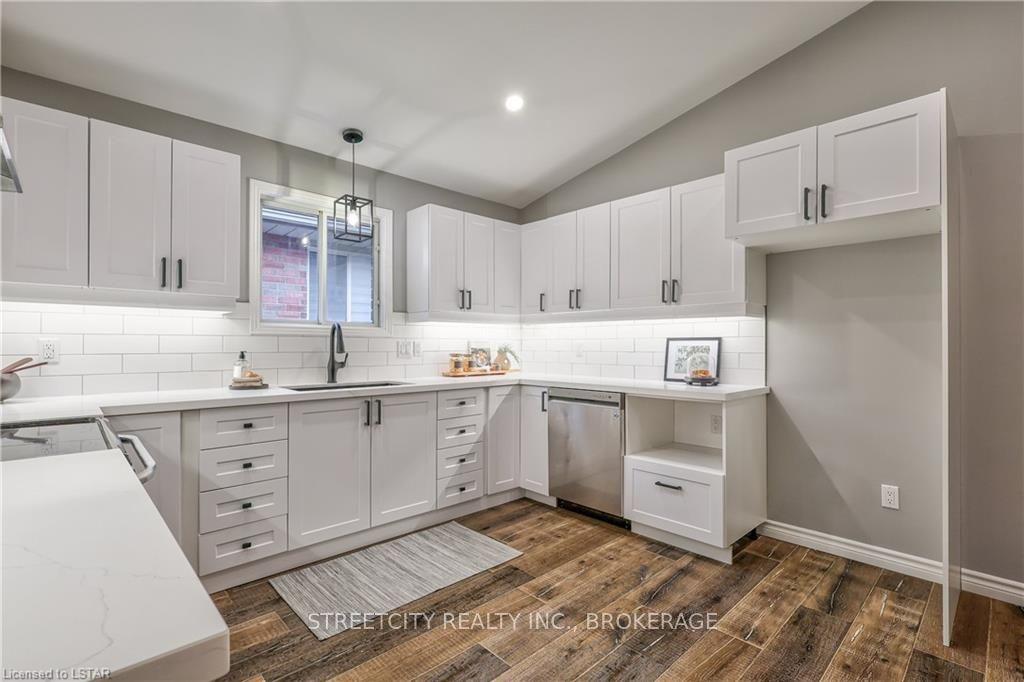Photo 15 of 45 Neal Avenue, St. Thomas — HOMEH