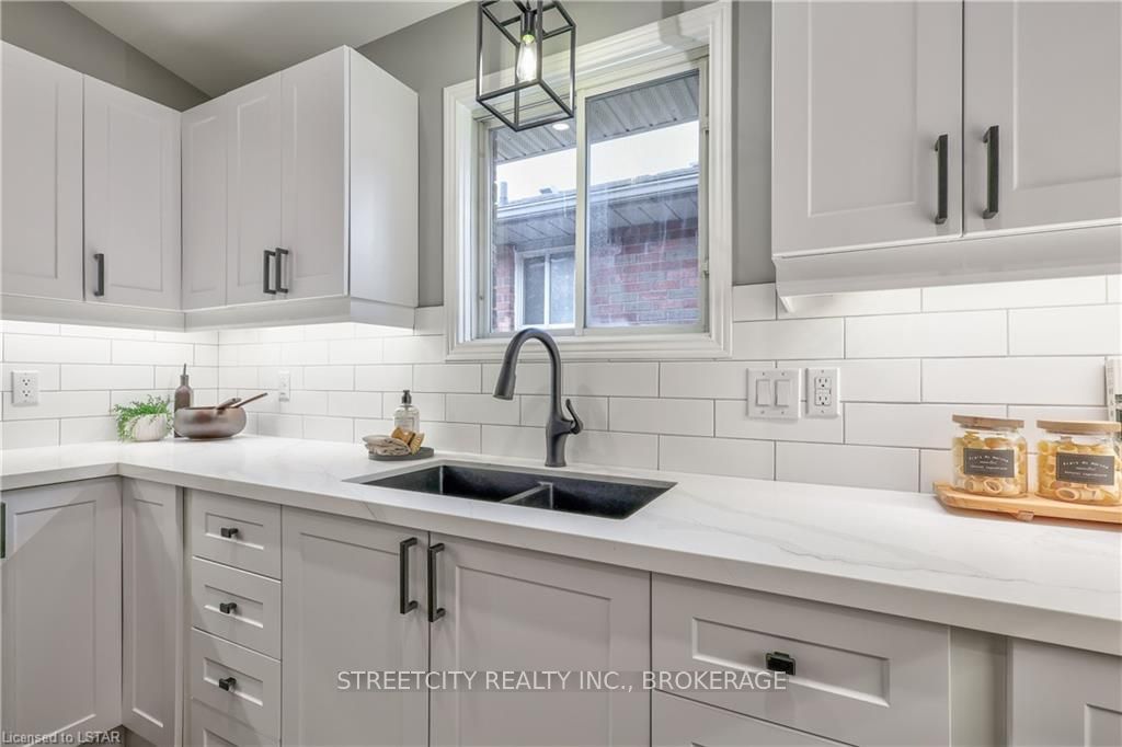 Photo 17 of 45 Neal Avenue, St. Thomas — HOMEH