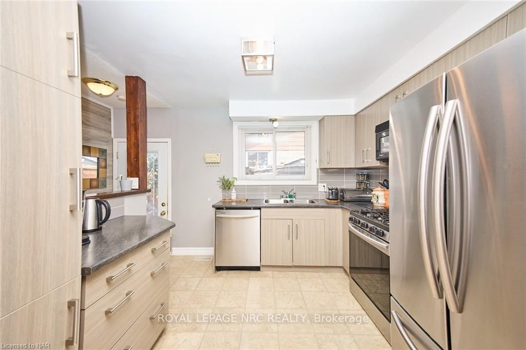 Photo 10 of 86 Green Maple Drive, St. Catharines, Secord Woods — HOMEH
