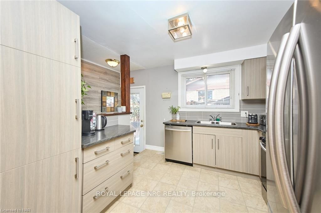 Photo 11 of 86 Green Maple Drive, St. Catharines, Secord Woods — HOMEH
