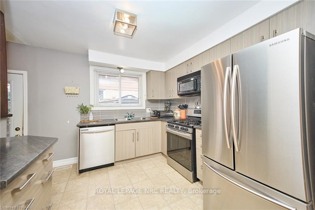 Photo 12 of 86 Green Maple Drive, St. Catharines, Secord Woods — HOMEH