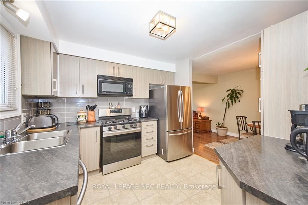 Photo 13 of 86 Green Maple Drive, St. Catharines, Secord Woods — HOMEH