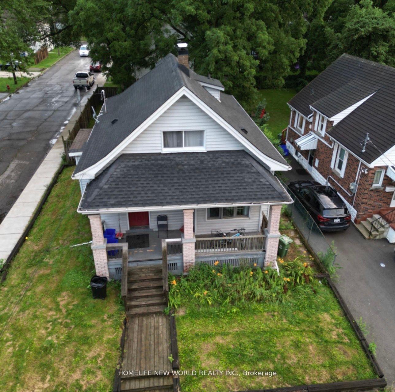 Front of 61 Broadway Avenue