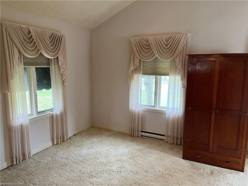 Photo 6 of 14 Woodelm Drive, St. Catharines, Carlton/Bunting — HOMEH