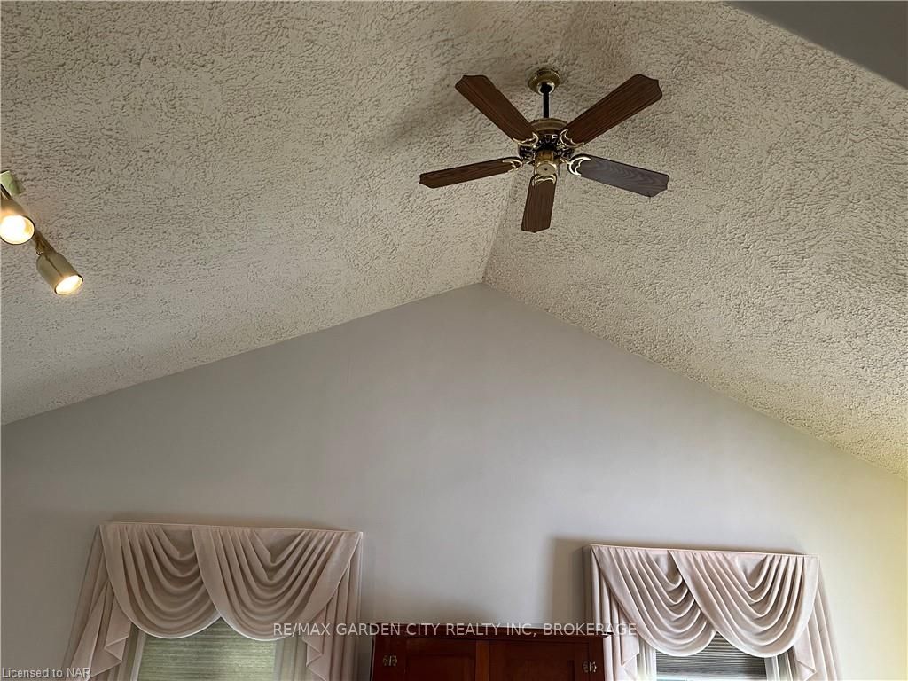 Photo 7 of 14 Woodelm Drive, St. Catharines, Carlton/Bunting — HOMEH