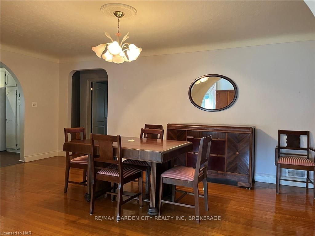 Photo 8 of 14 Woodelm Drive, St. Catharines, Carlton/Bunting — HOMEH