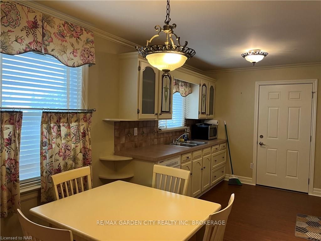 Photo 10 of 14 Woodelm Drive, St. Catharines, Carlton/Bunting — HOMEH