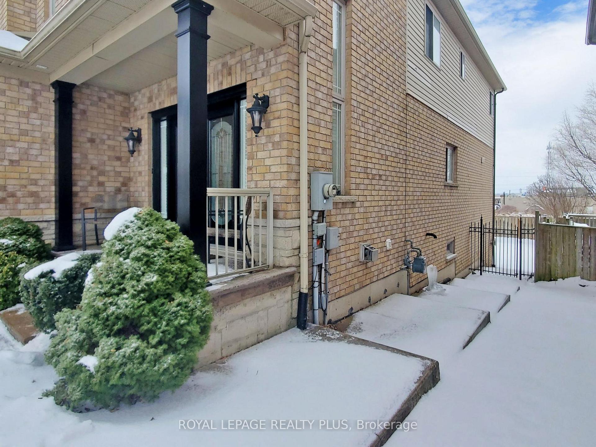 Photo 3 of 115 Candlewood Drive, Hamilton, Stoney Creek Mountain — HOMEH