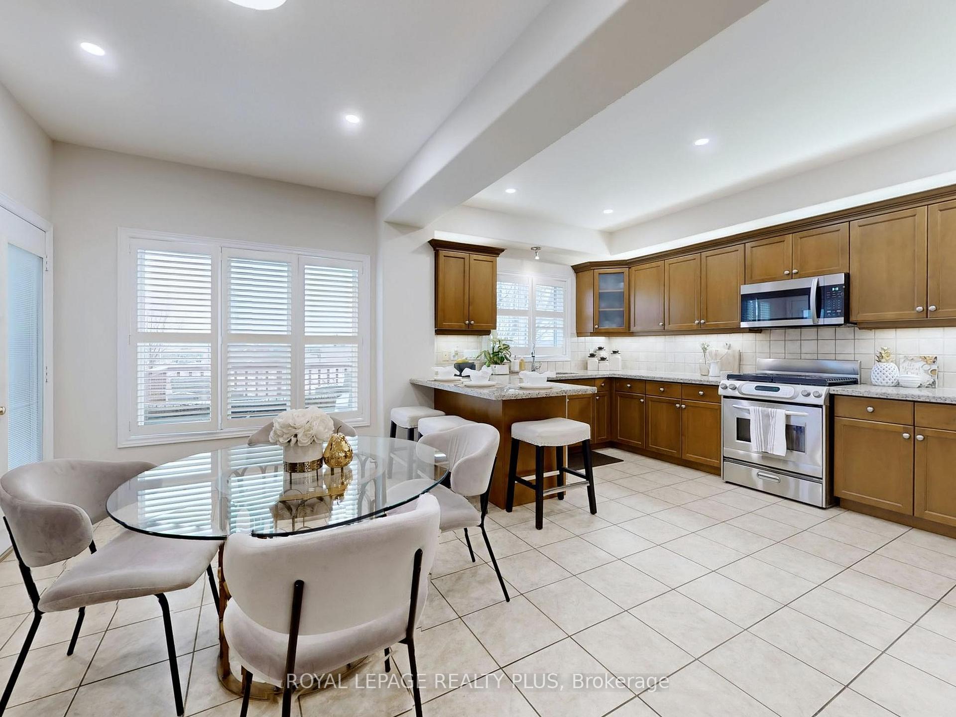 Photo 15 of 115 Candlewood Drive, Hamilton, Stoney Creek Mountain — HOMEH